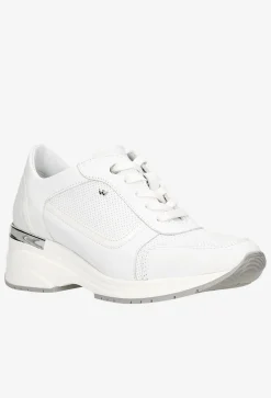 Białe sneakersy damskie na podwyższonej podeszwie