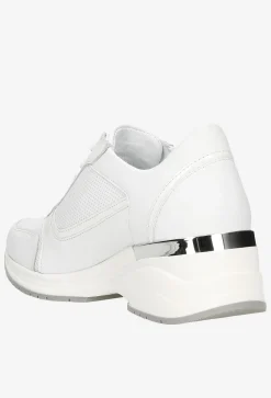 Białe sneakersy damskie na podwyższonej podeszwie