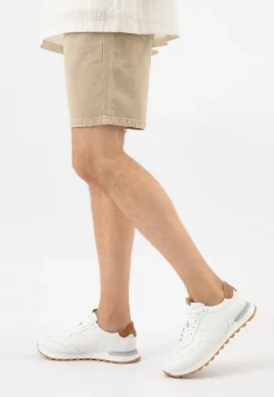 Białe sneakersy męskie z jasnobrązowymi elementami