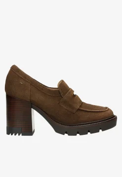 Brązowe mokasyny penny loafers na słupku