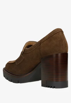 Brązowe mokasyny penny loafers na słupku
