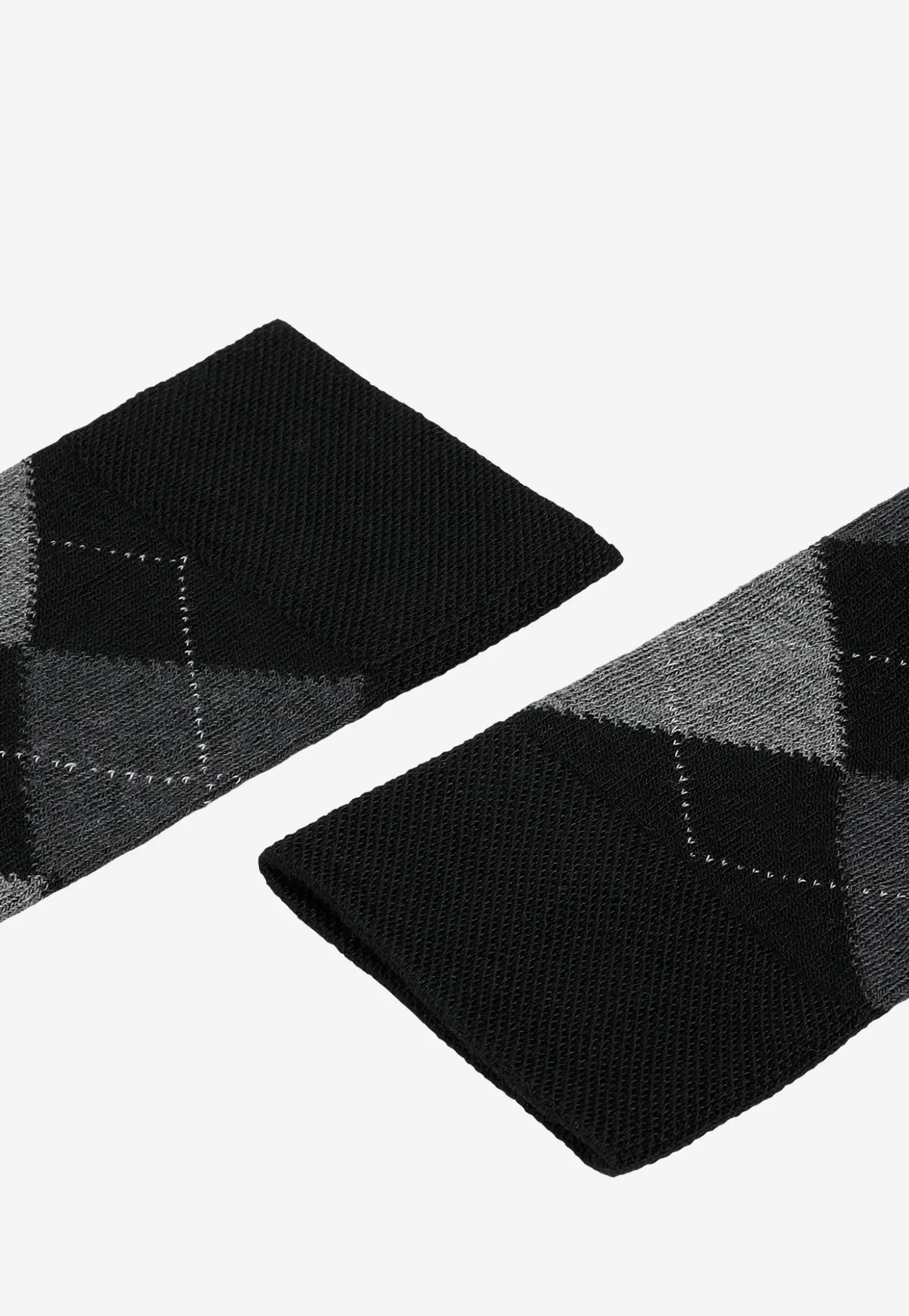 Czarne eleganckie skarpety w popielate romby