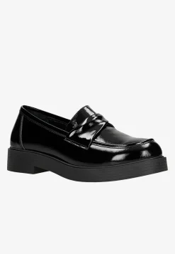 Czarne lakierowane mokasyny typu penny loafers