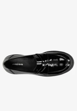 Czarne lakierowane mokasyny typu penny loafers