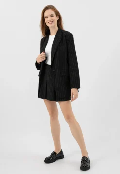 Czarne lakierowane mokasyny typu penny loafers