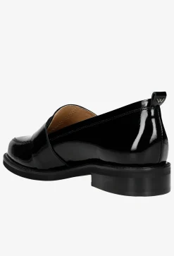 Czarne lakierowane mokasyny damskie w stylu formal
