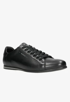 Czarne minimalistyczne sneakersy męskie w klasycznym stylu
