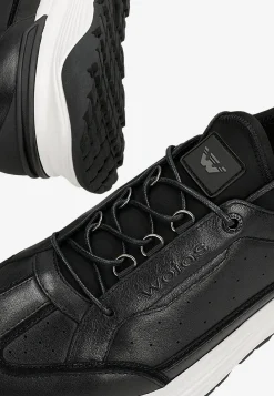 Czarne skórzane sneakersy męskie z białą podeszwą