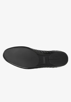 Czarne sneakersy meskie z ozdobnymi przeszyciami