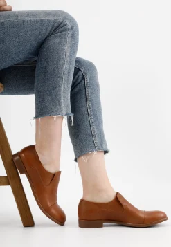 Jasnobrązowe skórzane loafersy damskie