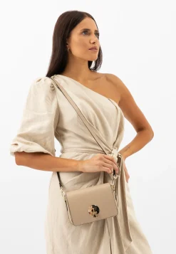 Mała beżowa torebka skórzana crossbody bag