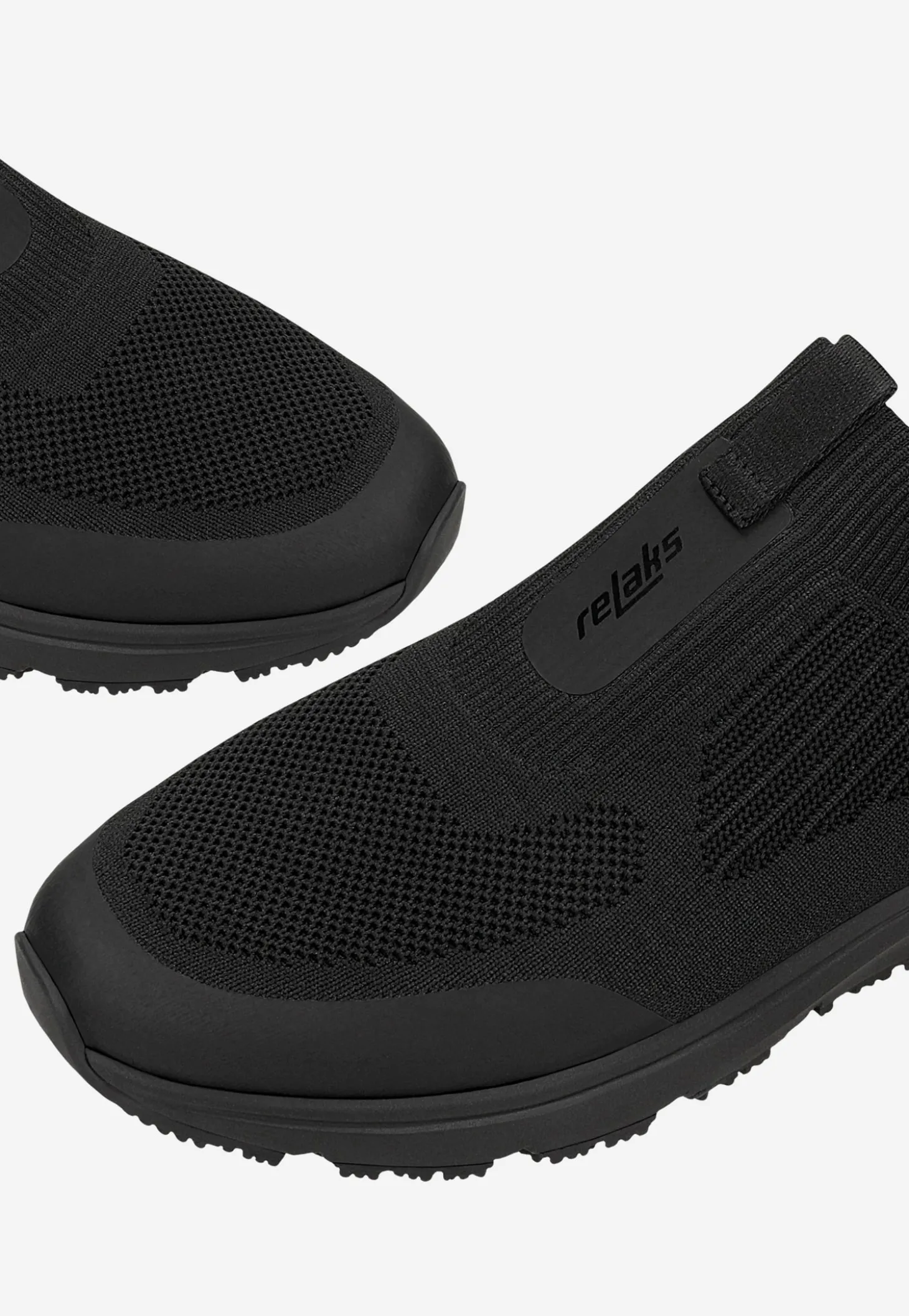 RELAKS Czarne wsuwane sneakersy siateczkowe